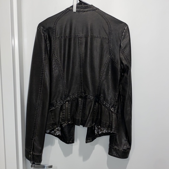 Women’s Vintage Style Leather Jacket - Picture 3 of 4